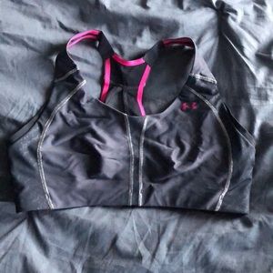 NWOT Underarmour sports bra